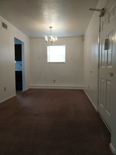 Building Photo - 8041 Pippin Rd