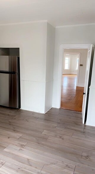 Building Photo - 39 Chesworth St