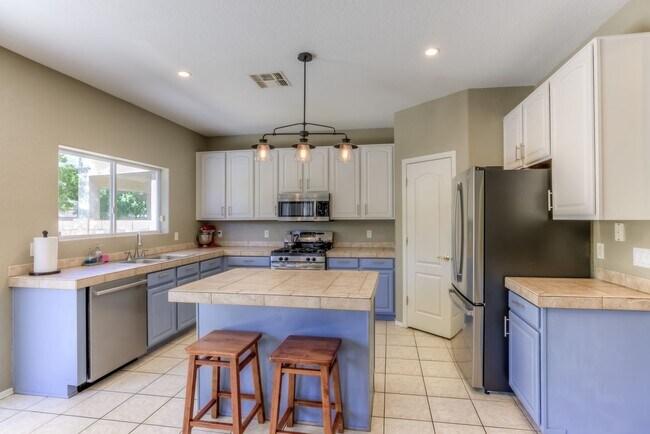 Building Photo - Located in Mesquite Ranch and the Award Wi...
