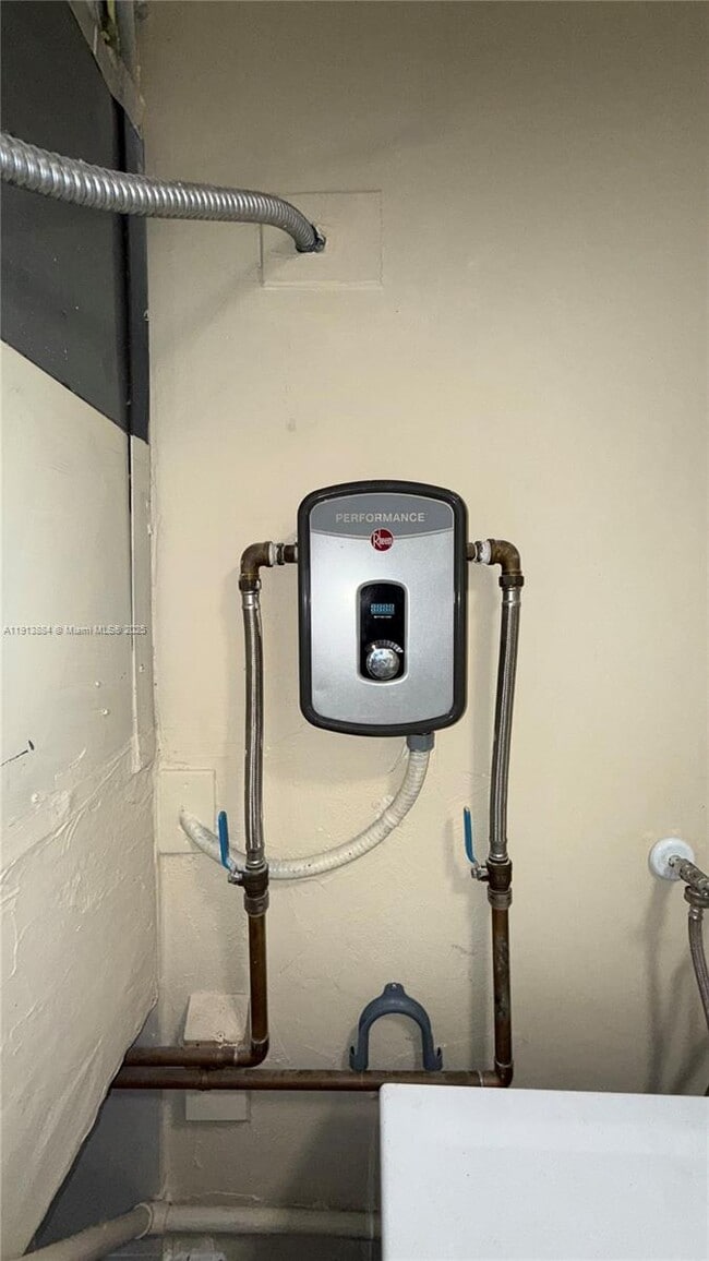 Building Photo - 6625 SW 49th St