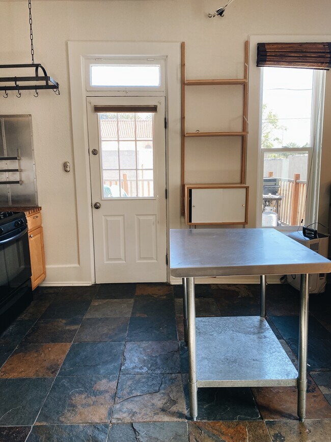 Building Photo - 3546 Lipan St