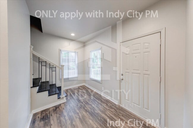 Building Photo - 117 N Riley Ave