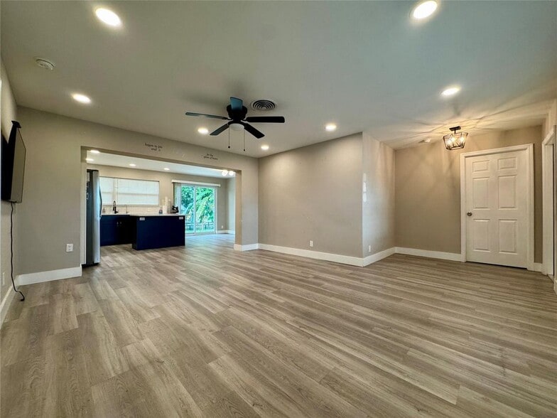 Building Photo - 1871 NW 31st Ave