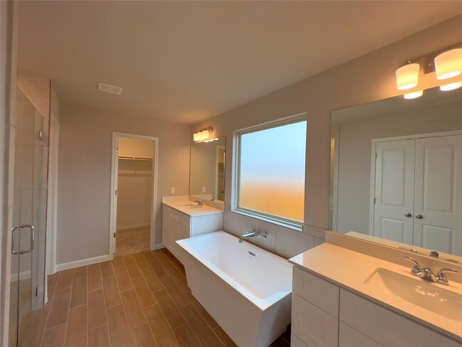 Primary Photo - 208 Comet Pointe Dr