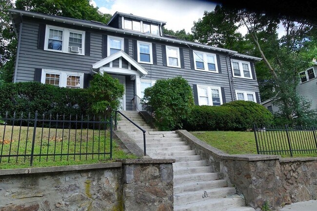 Building Photo - 51 Leamington Rd