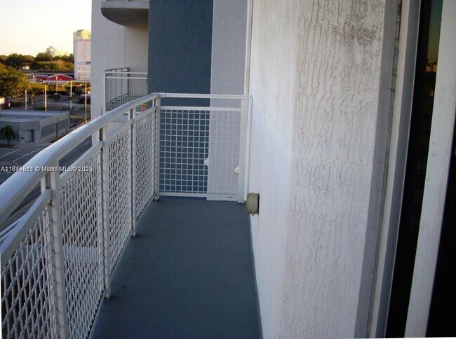 Building Photo - 2600 SW 27th Ave