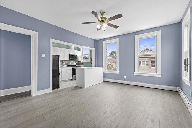 Building Photo - 209 Danforth Ave