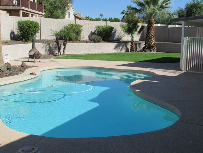 Building Photo - Nice 4 Bedroom + Den Home With Pool In AHW...