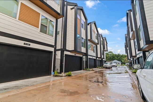 Building Photo - 816 Curtin St