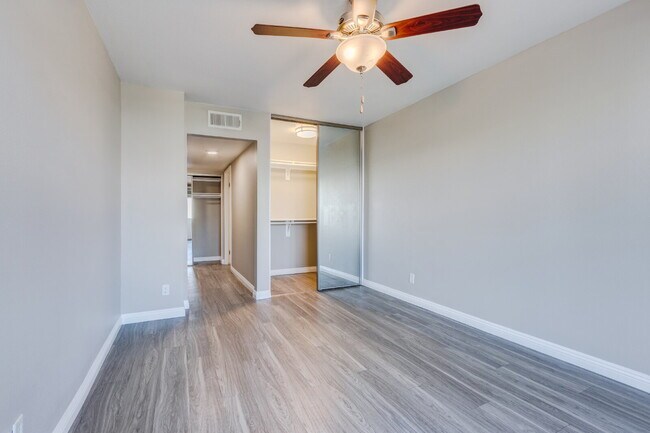 Building Photo - Smartly Designed 2-Bedroom Apartment in Prime Studio City Location