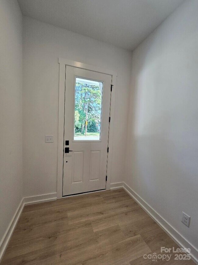 Building Photo - 511 Bowman Rd