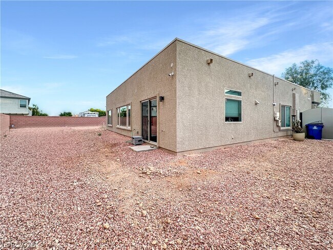 Building Photo - 6305 Carmel Crk Ave