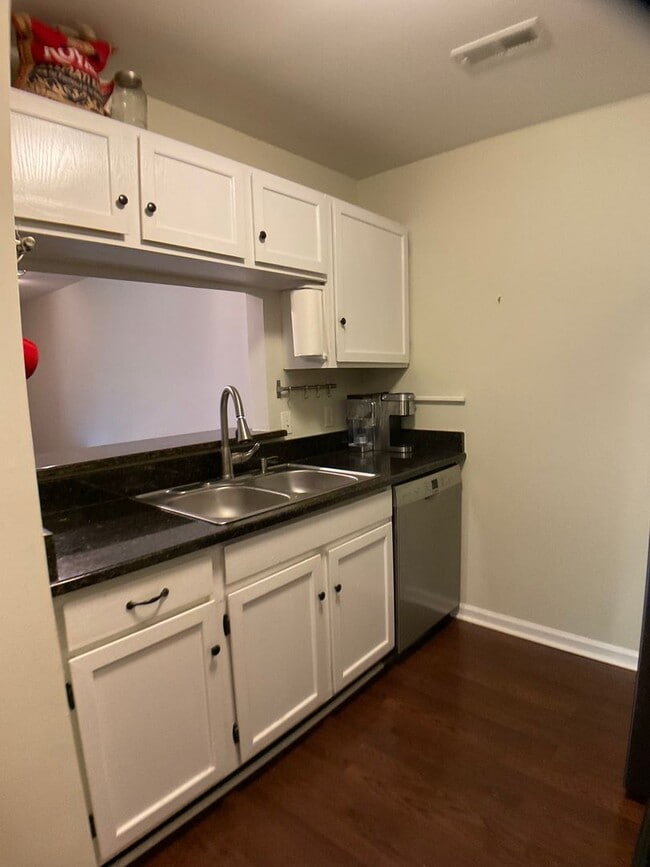 Building Photo - Spacious Condo in Brandon Ridge!