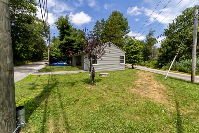 Building Photo - 2 Bedroom Ranch with Solar Panels, great e...