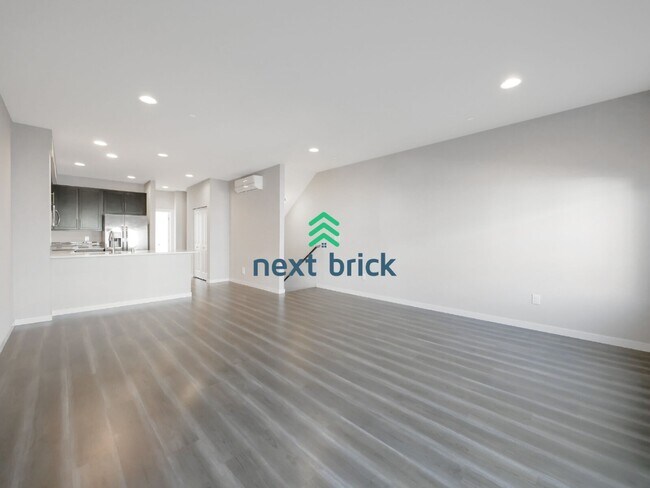 Building Photo - 3 Bed and 3 Bath Stunning Townhome is Available for Rent!