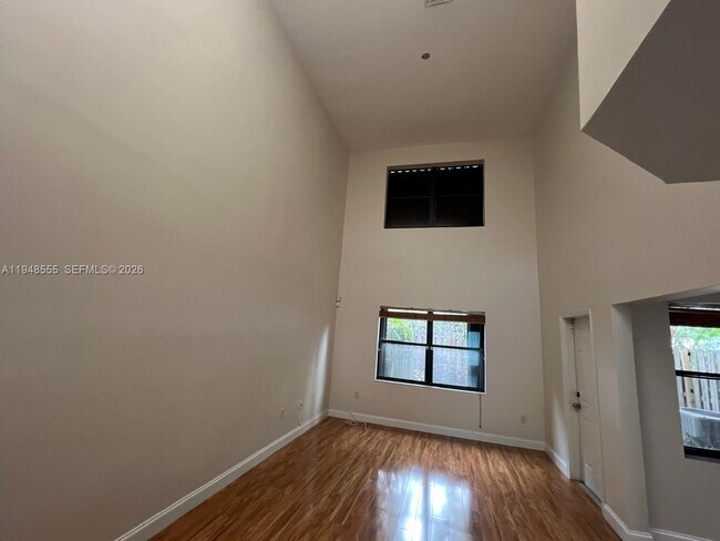 Building Photo - 252 City View Dr