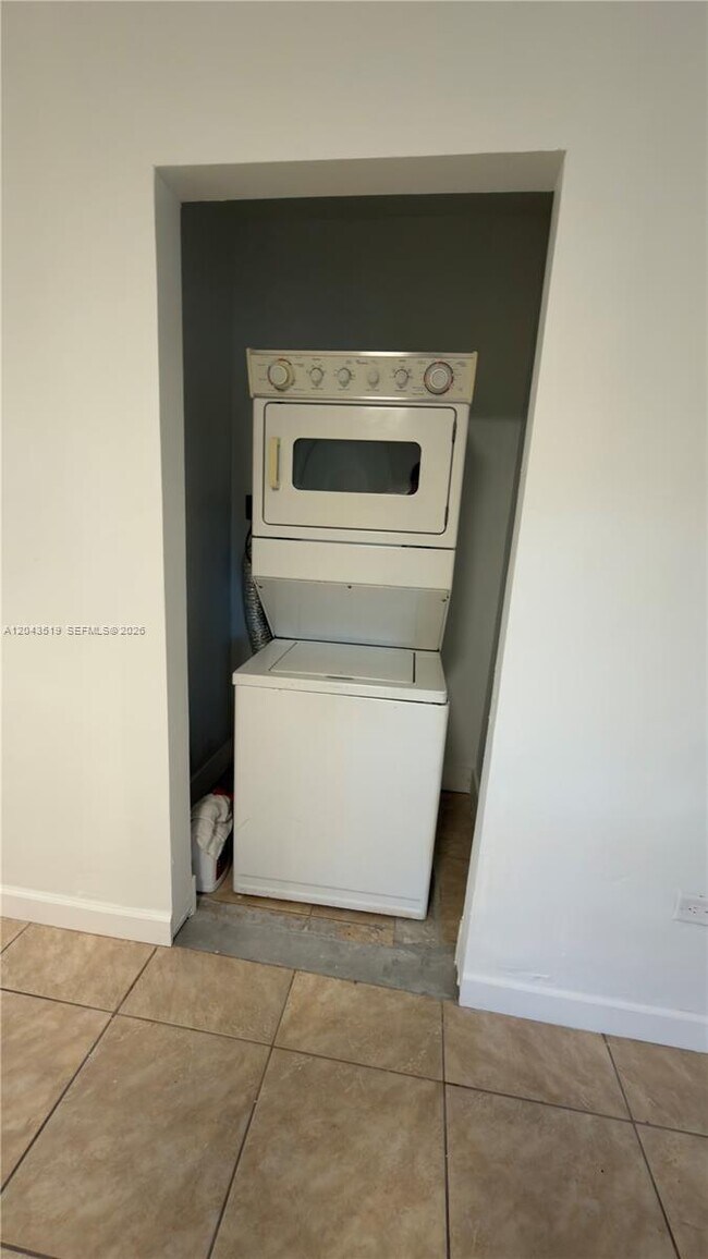 Building Photo - 808 84th St