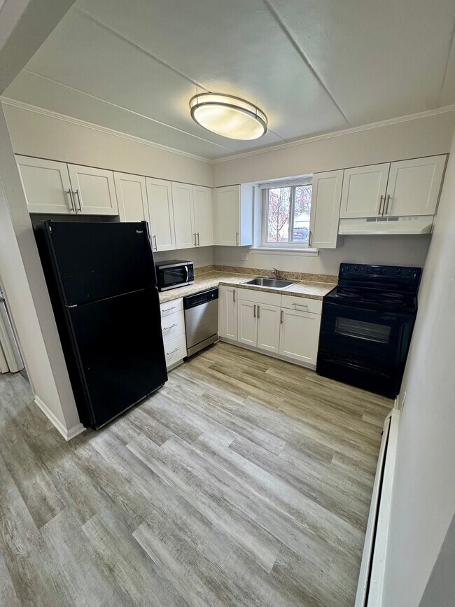 Kitchen | Lincoln Court Apartments - Lincoln Court Apartments
