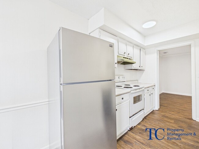 Building Photo - 8 Davidfield Cove