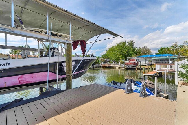 Building Photo - 3944 Doral Dr