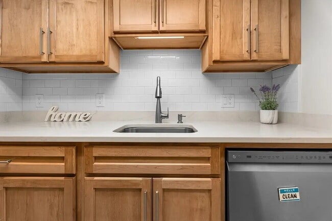 Building Photo - "Spacious 1-Bedroom Retreat with Gleaming Hardwood Floors in Chestnut Hill"