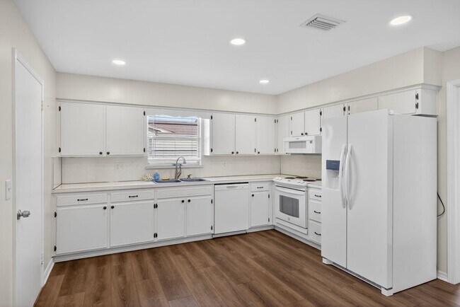 Building Photo - Home For Rent In Orange Park