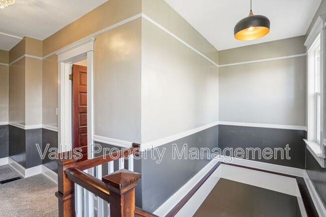 Building Photo - 165 17th St NE