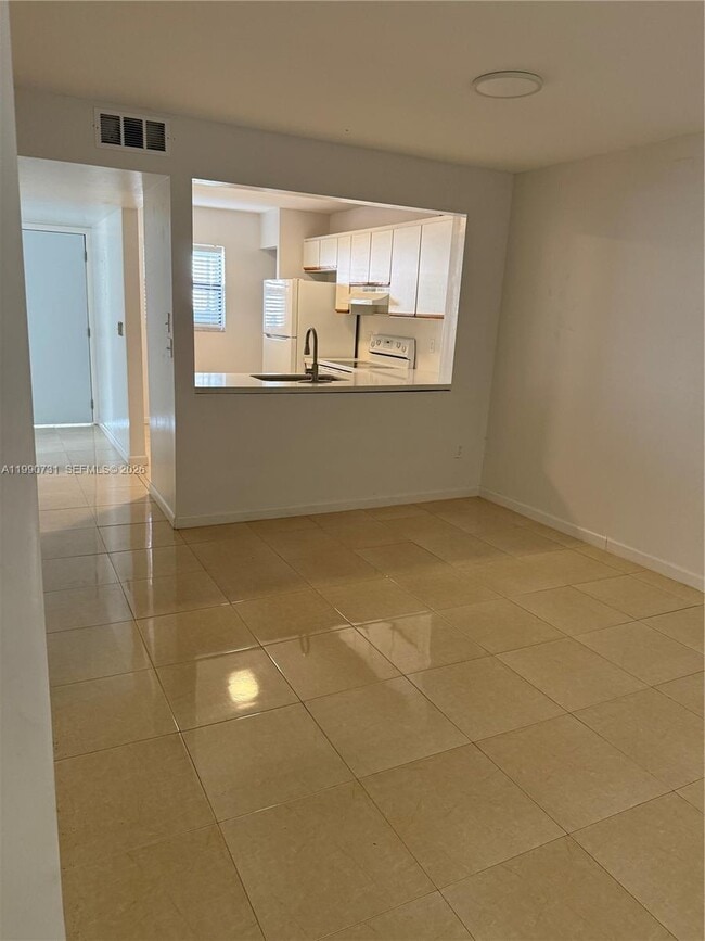 Building Photo - 860 NE 207th Terrace