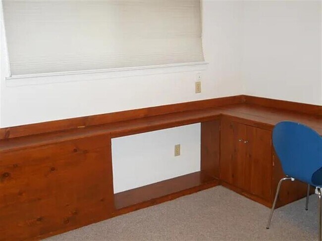 Building Photo - This Charming 3 bedroom 1 bath home