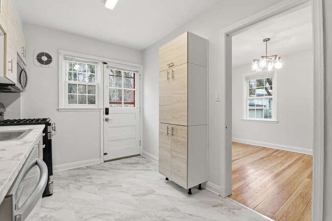 Building Photo - Newly Remodeled 3BR Semi-Detached in Catonsville | Refinished Oak Floors | Updated Kitchen + Bath...