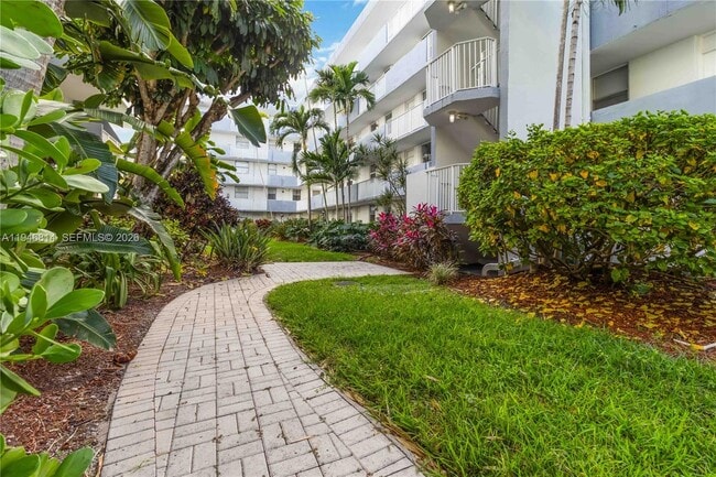 Building Photo - 1801 S Treasure Dr