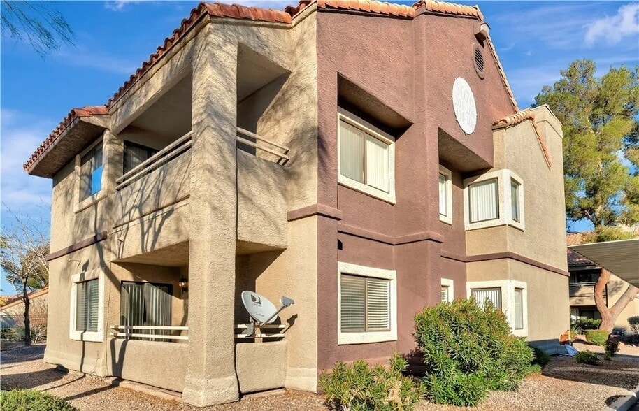 Building Photo - 5076 S Rainbow Blvd
