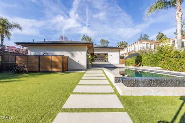 Building Photo - 620 Houseman St