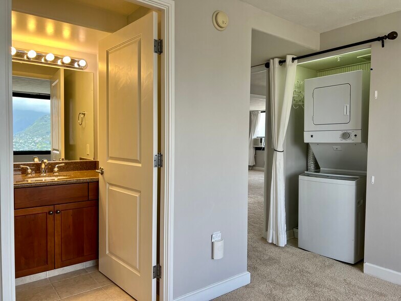 Building Photo - 343 Hobron Ln