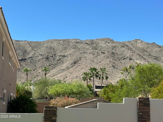 Building Photo - 320 W Mountain Sage Dr