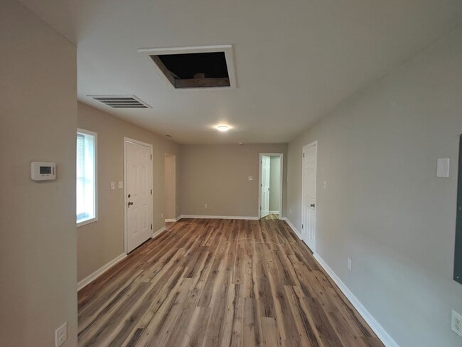 Building Photo - 120 S Little Church St