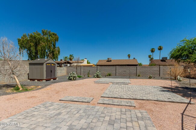 Building Photo - 7748 W Minnezona Ave