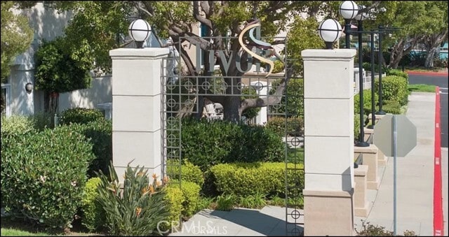 Building Photo - 15 Florentine