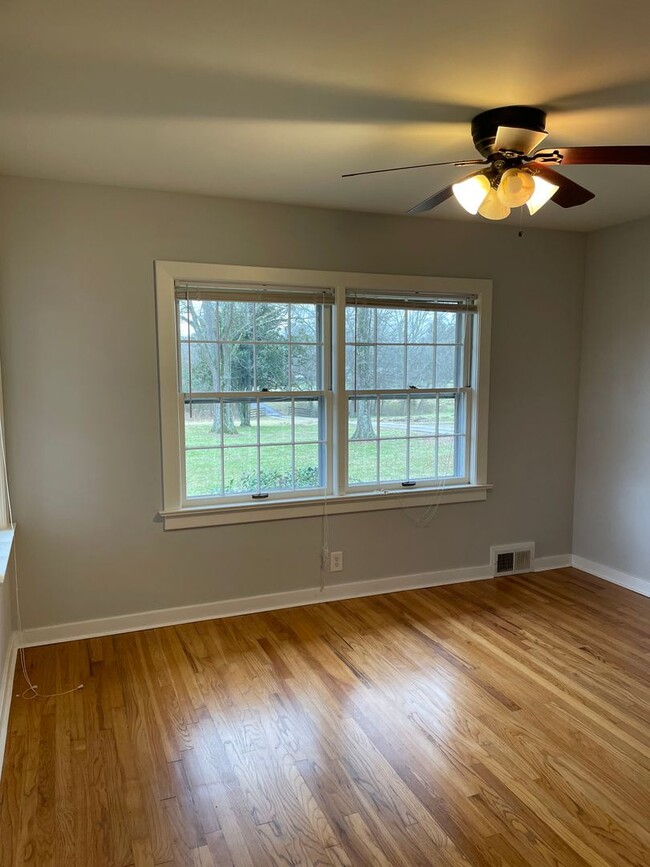 Building Photo - Executive 3/3 House in Coosa on Acreage $1...
