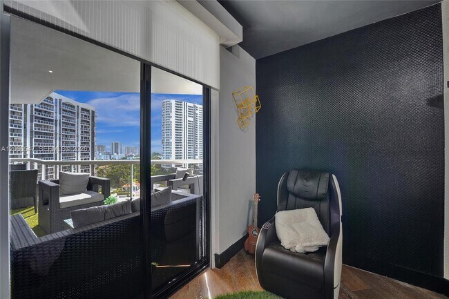 Building Photo - 3610 Yacht Club Dr