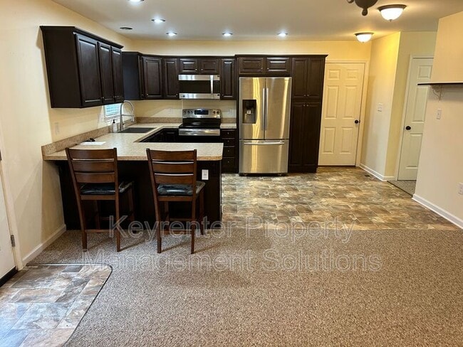 Building Photo - 107 Oakstone Run