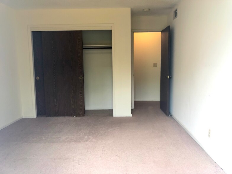 Building Photo - 2006 NW Hickory Ln