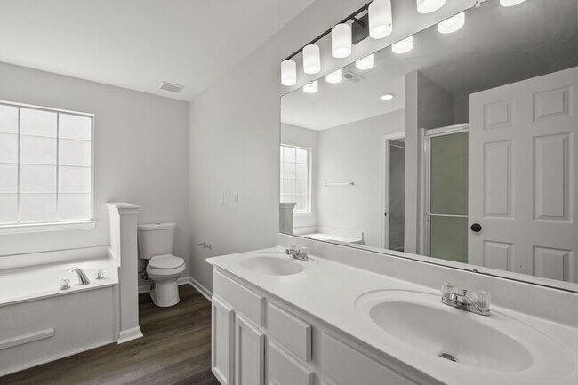 Building Photo - 142 Bremerton Dr SW