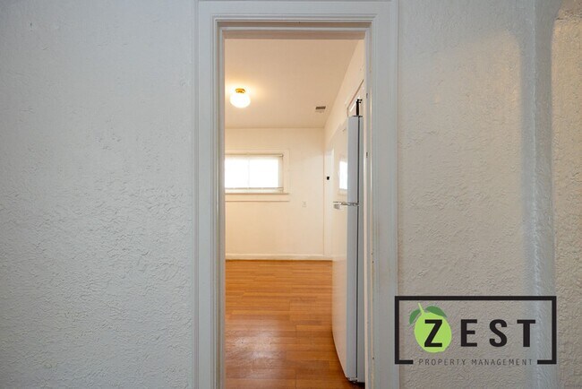 Building Photo - 17352 Roselawn St