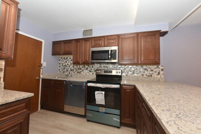 Building Photo - 1567 Ridge Ave