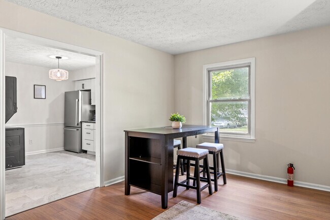 Building Photo - 104 Pleasantview St