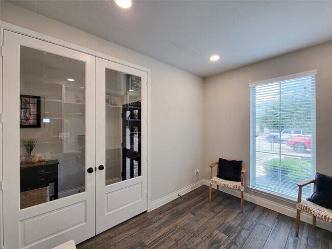 Building Photo - 16030 Muster Oak Dr