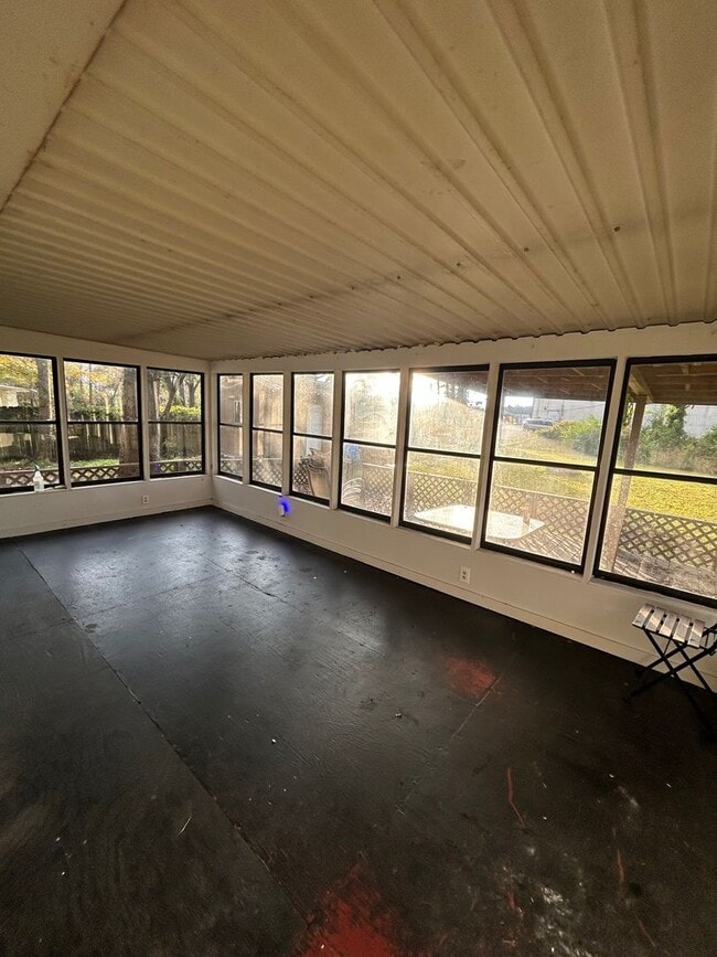 Building Photo - Beautiful 3 bedroom 2 bath home