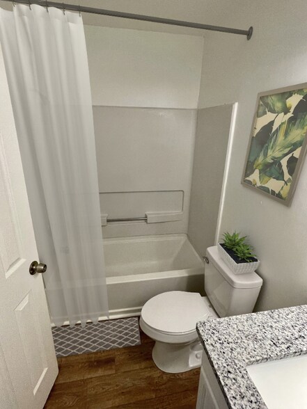 Building Photo - 4821 N Cedar St