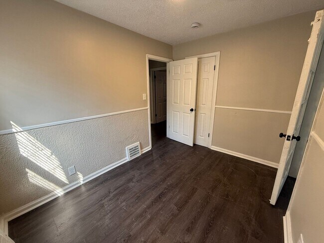 Building Photo - Renovated 3-Bedroom Home – We Welcome Sect...